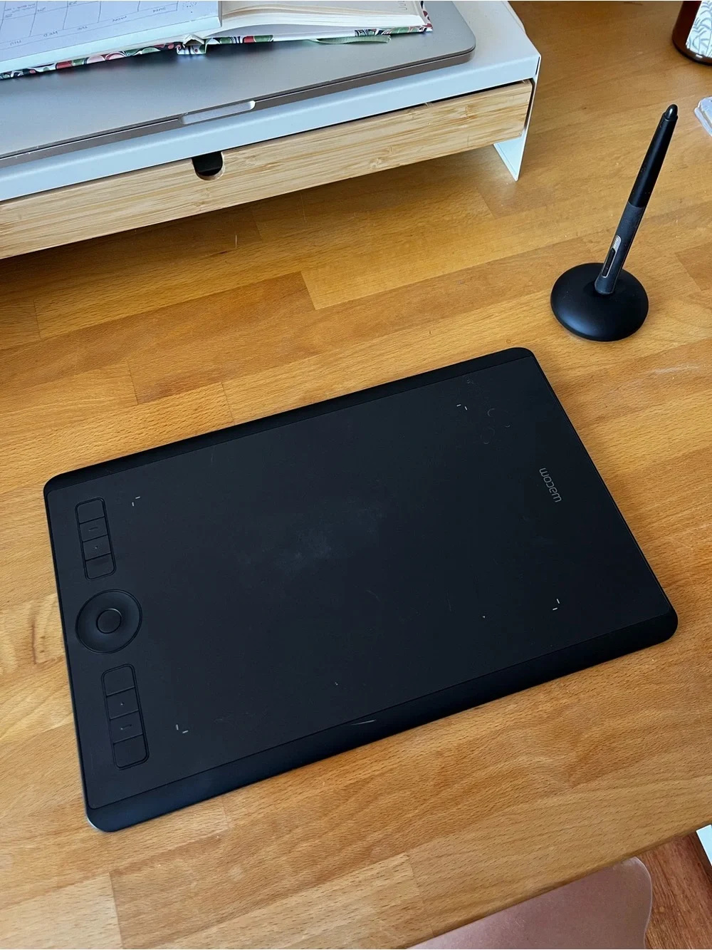 Wacom Intuos Pro Graphic Drawing Tablet - Large 13.3” x 8.6”